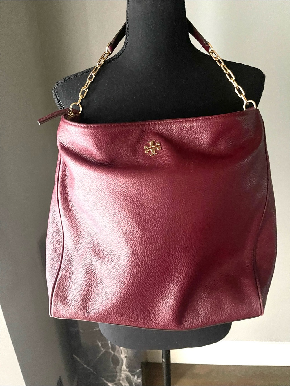 Tory Burch Burgundy Leather Shoulder Bag with Gold Hardware Burgundy color